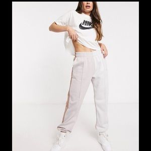 NIKE COLOR BLOCK SWEATPANTS JOGGERS EUC WOMENS S TAN CREAM BEIGE SILVER SWOOSH